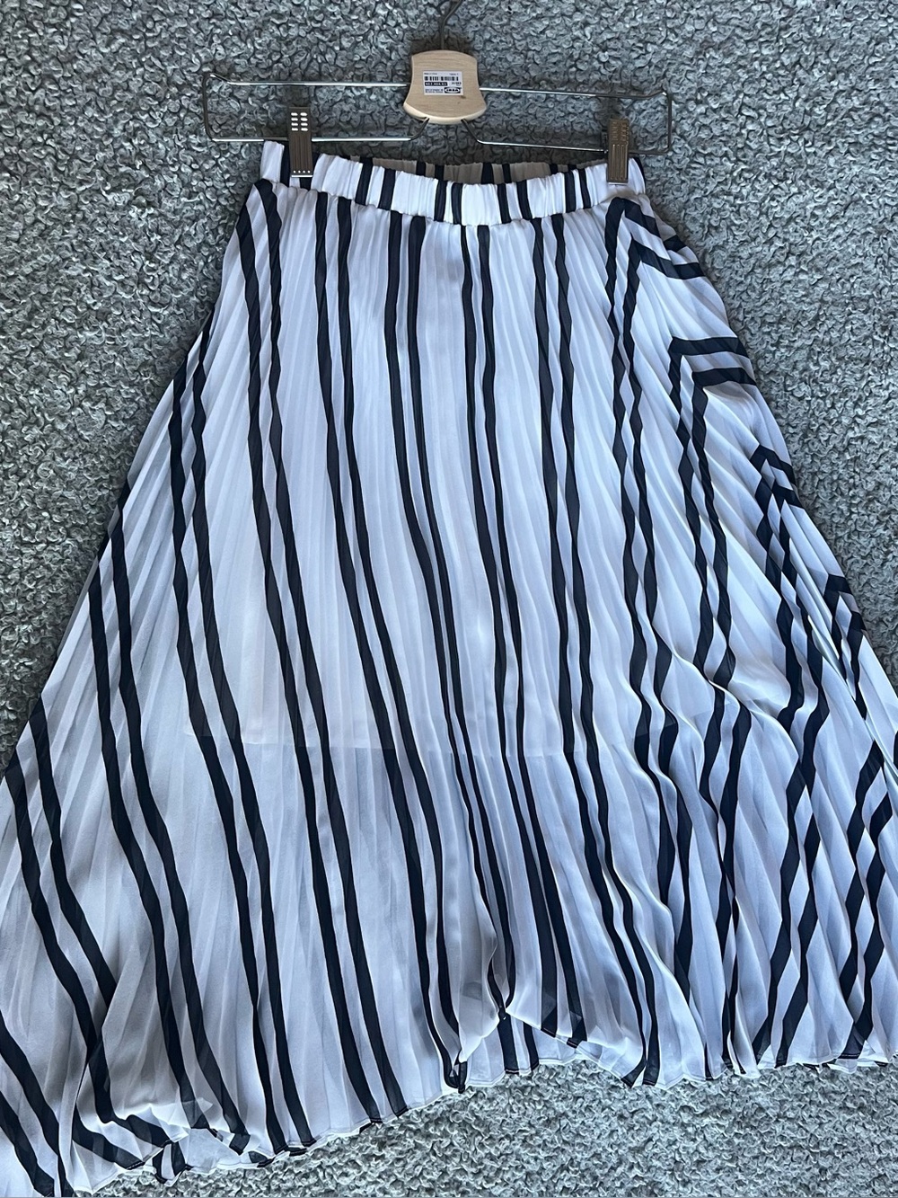 Forever New Black & White Pleated Skirt - size 2